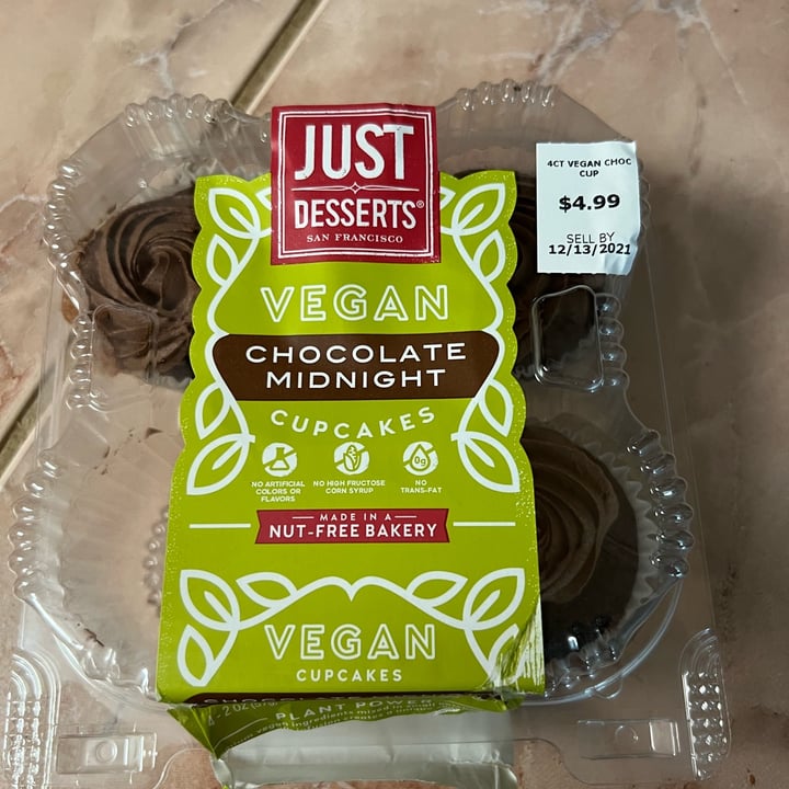 photo of Just Desserts San Francisco Midnight Chocolate Cupcake shared by @courtlynn on  26 Nov 2021 - review