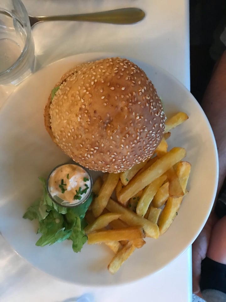 photo of brEAThe Restaurant Burger shared by @dharshpillaycolas on  01 Sep 2019 - review