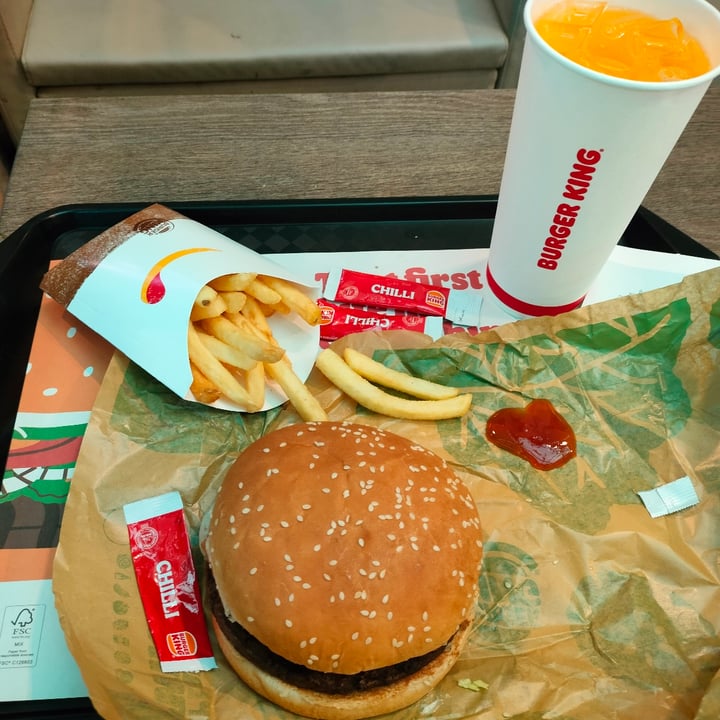photo of Burger King - Jewel Changi Airport Plant-based whopper shared by @elej91 on  21 Jul 2022 - review