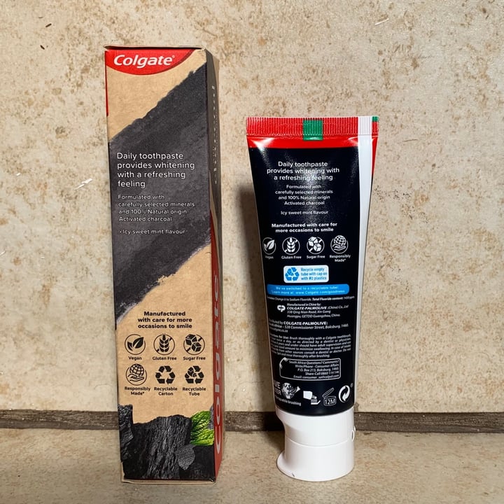 photo of Colgate Charcoal Whitening Toothpaste shared by @kyrapape on  16 Aug 2021 - review