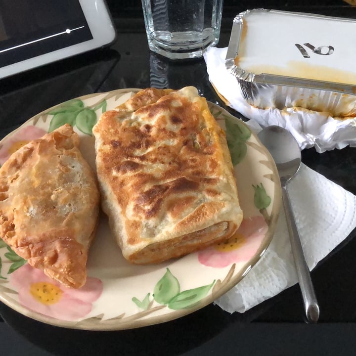 photo of Yhaal House Veg samosa, vegetable rotti and mixed veg curry shared by @gaiap on  27 Jun 2022 - review