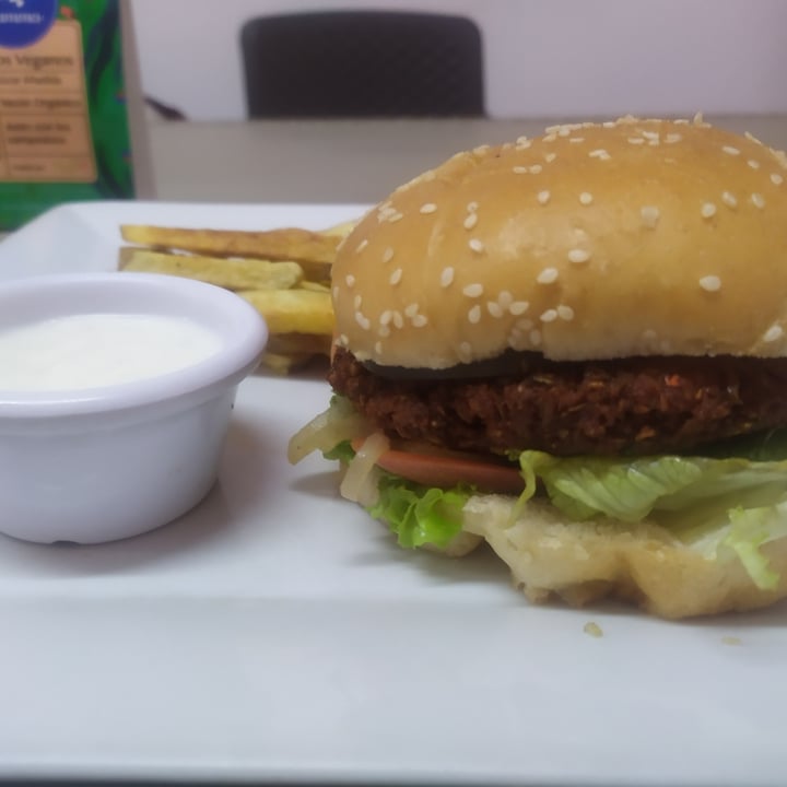 photo of Restaurante Vegetariano Om Shanti Hamburguesa shared by @angrouses on  12 Apr 2022 - review