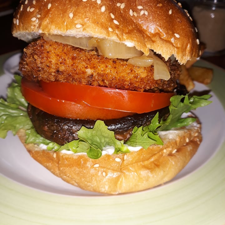 photo of Plant Mushroom Burger shared by @thecuriousamateur on  31 Jul 2020 - review