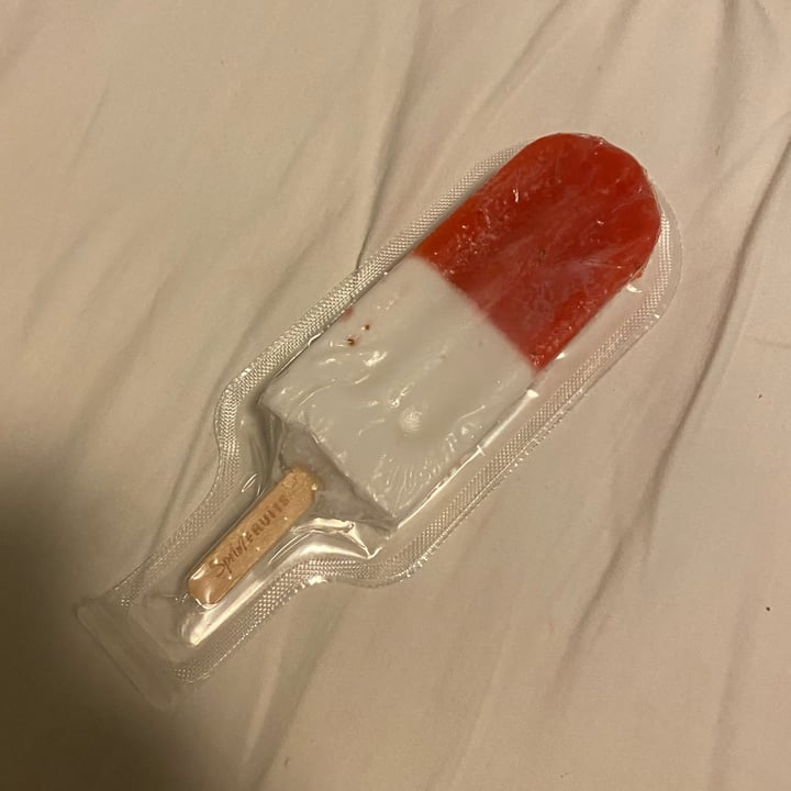 review photo of Boerderijs Fruit-Ice Strawberry-Coconut shared by @astxnto on 10 Apr 2022 - review