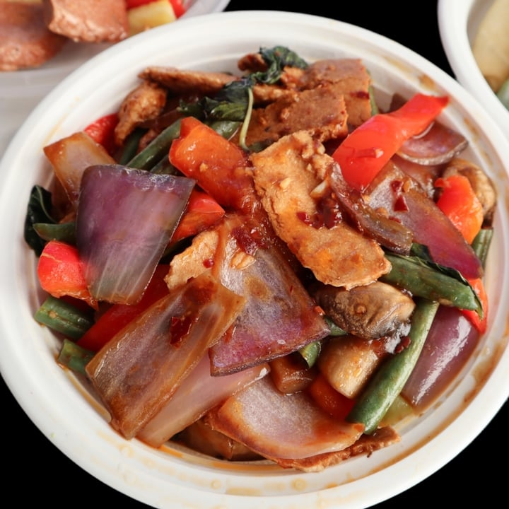 photo of Ye’s Asian Vegan Kitchen Thai Basil Sauce shared by @lizmaselli on  24 Nov 2021 - review