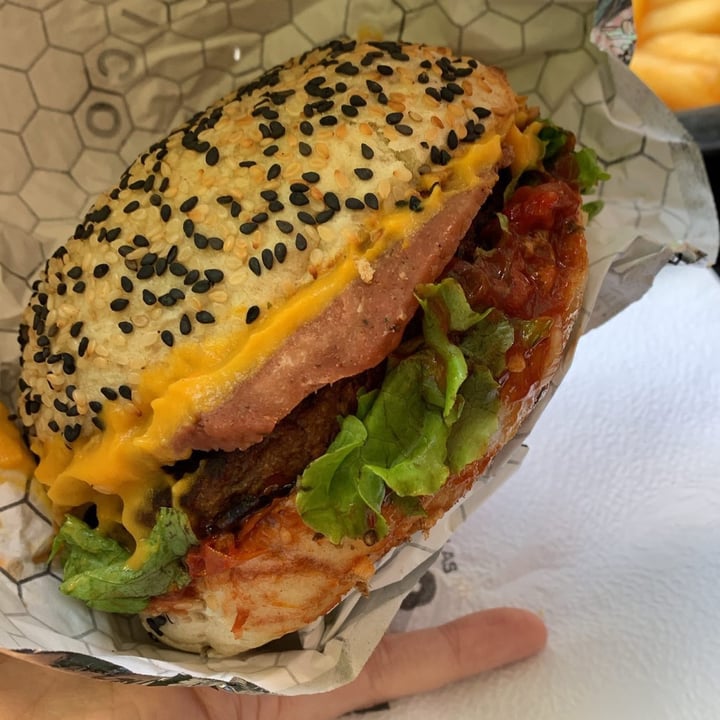 photo of Otilia burgers Es Un Montón Vegana shared by @aldiochoa on  10 Dec 2021 - review