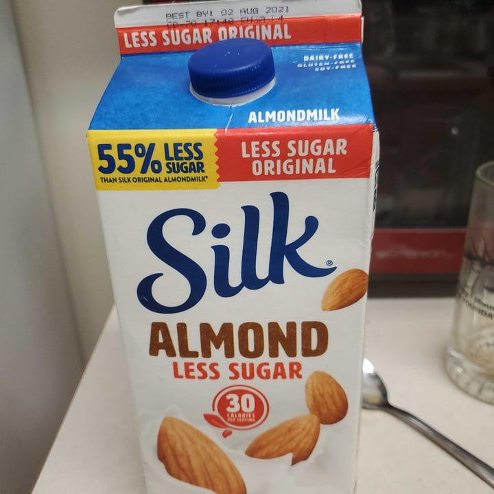photo of Silk 30 Cal Almond Milk shared by @francesca152 on  20 Aug 2021 - review