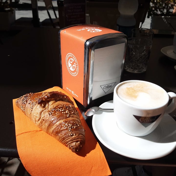 photo of Caffè Pasticceria Canepa 1862 brioche vegana e cappuccino di soia shared by @francymonky on  05 Jul 2022 - review