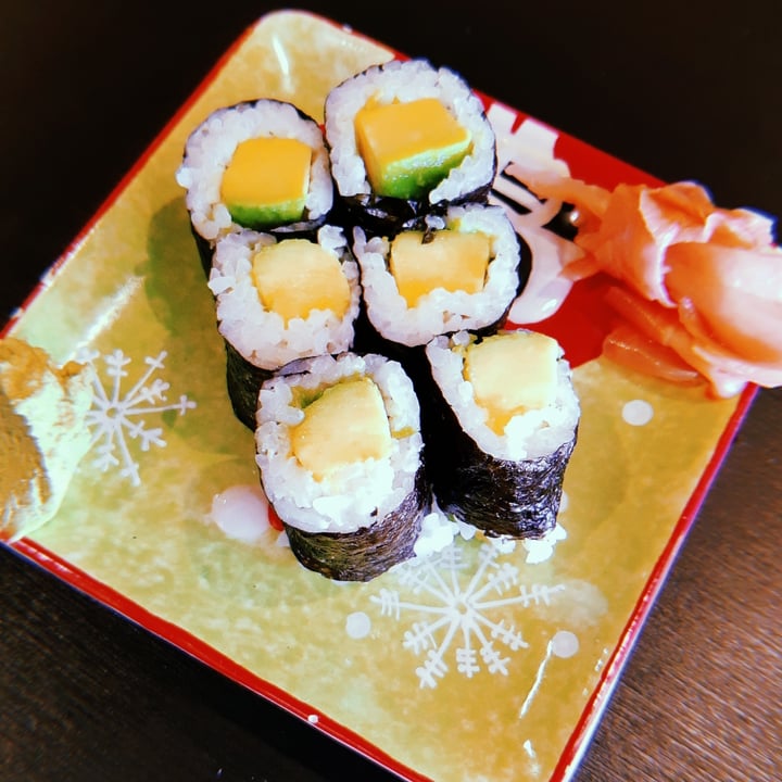 photo of Fresh Tama Sushi Avocado Small Roll shared by @otherworldcreature on  01 Feb 2021 - review