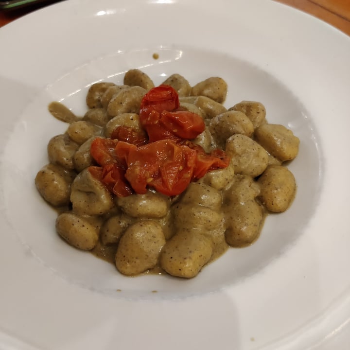 photo of Pizzi & Dixie gnocchi sin gluten con salsa de pistacho y tomates cherry shared by @emilianogiangreco on  07 Jul 2022 - review