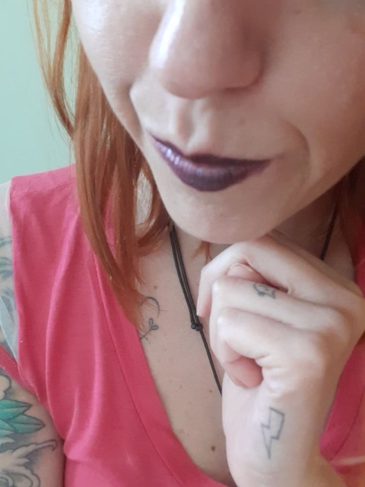 photo of e.l.f. Cosmetics Batom Elf roxo longa duração shared by @veganeirando on  30 Mar 2020 - review