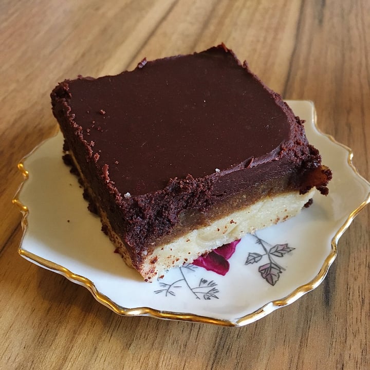 photo of Beetroot Sauvage Raw Millionaire Shortbread shared by @katelouisepowell on  27 Aug 2020 - review