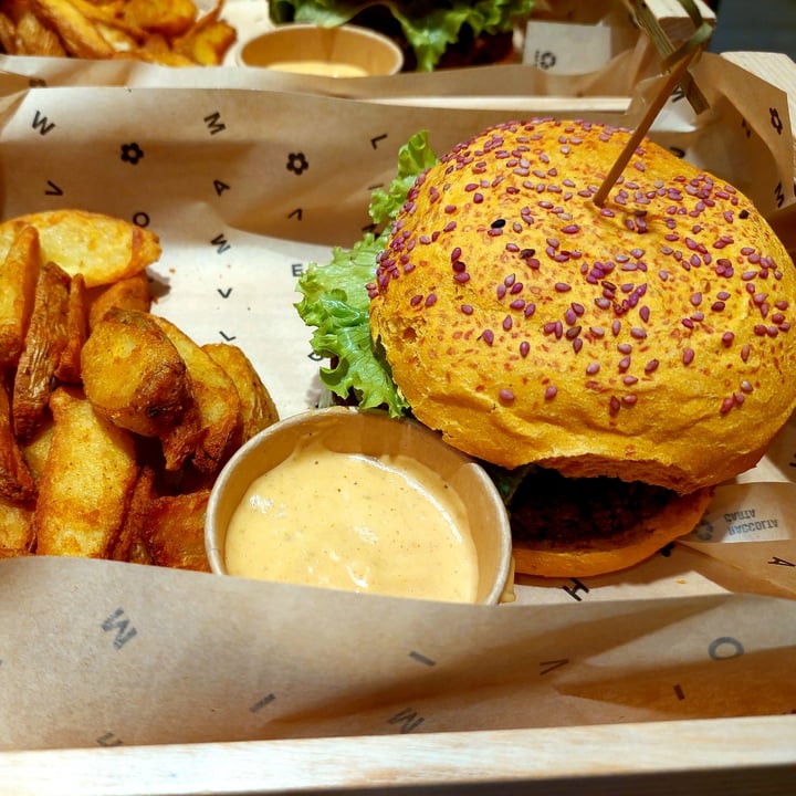 photo of Flower Burger Hercules burger edizione limitata shared by @the-vegan-way on  04 Oct 2022 - review