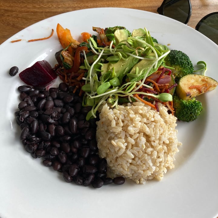 photo of The Beet Box Cafe Healthy Plate shared by @teresannnnnn on  01 Nov 2020 - review