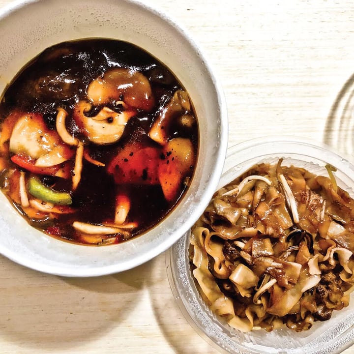 photo of Canton Paradise Wok-Fried Hor Fun With Wild Mushrooms In Black Bean Sauce shared by @alettertovegans on  04 Aug 2019 - review