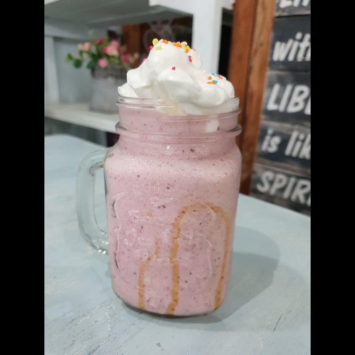 photo of Oh My Soul Cafe Sassy Strawberry Shake shared by @ullu on  29 Dec 2021 - review