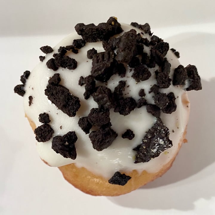 photo of VegAmazing Doughnuts Dot de oreo shared by @gateravegana on  14 Oct 2021 - review