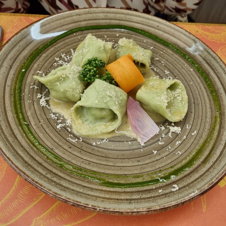 photo of Ristorante Gintilla Cagliari Tortelloni alla spirulina ripieni di patate e scorzone su letto di burro e salvia shared by @aivlis on  08 Mar 2022 - review