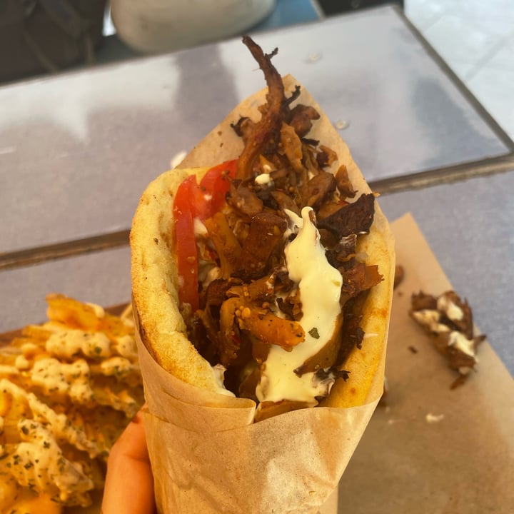photo of Vegan Beat Athens Space Gyros shared by @rebekahoutterside on  19 Sep 2022 - review