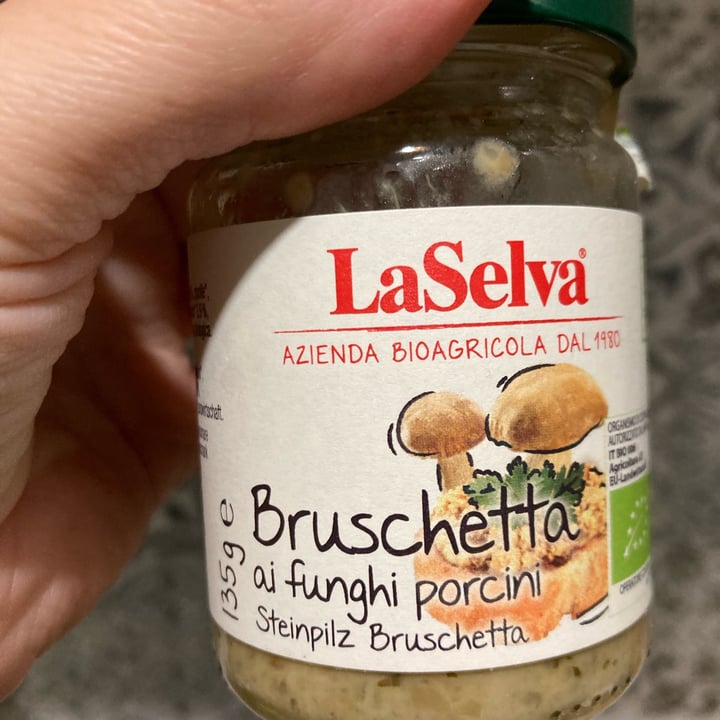 photo of LaSelva Bruschetta Ai Funghi Porcini shared by @apprendistaveg on  20 Dec 2021 - review
