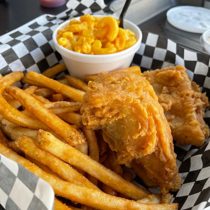 photo of Doomie's Home Cookin' 3 piece fried Chicken meal shared by @soniaelsie on  02 Sep 2021 - review