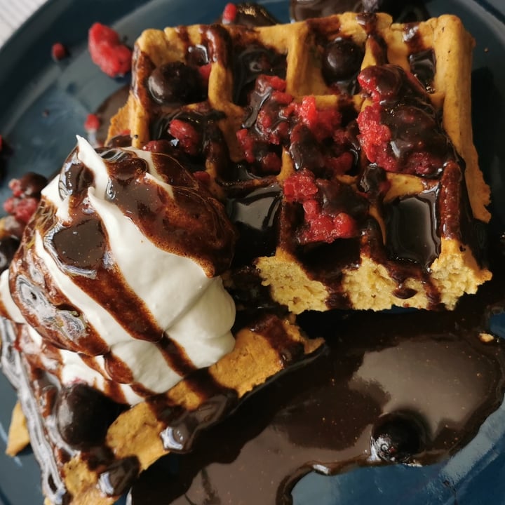 photo of Lexi's Healthy Eatery Chocolate chip vanilla waffles shared by @tarynneu on  20 Sep 2021 - review