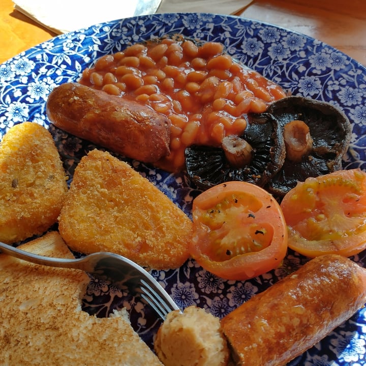 photo of Wetherspoons vegan breakfast shared by @medaae on  07 May 2022 - review