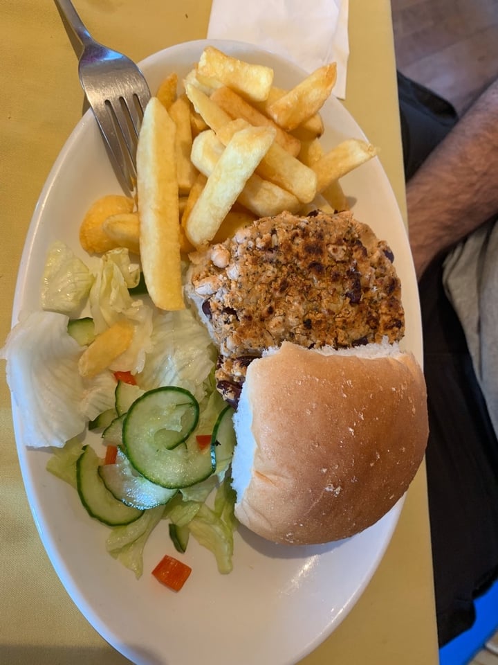 review photo of Cafe Rhu Vegan Burguer shared by @margochi on 23 Sep 2019 - review
