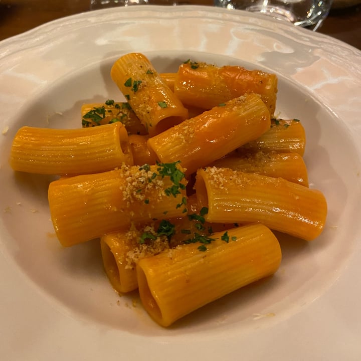 photo of La Locanda Del Falco Primo - Rigatoni Con Crema Di Peperoni, Menta, Olio Al Limone E Pangrattato Croccante shared by @simonaalbanese on  12 Sep 2022 - review