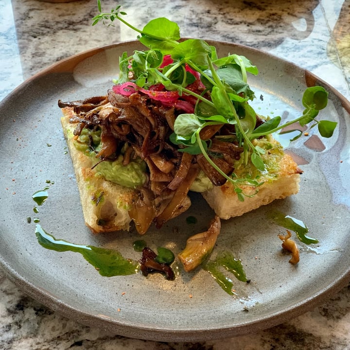 photo of Common Man Coffee Roasters Vegan Mushroom Acocado Toast shared by @restededge on  07 Nov 2021 - review