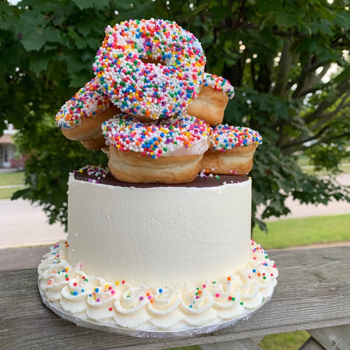 photo of bloomer's Bayview Village Donut Cake shared by @seitanjunkie on  19 Aug 2021 - review