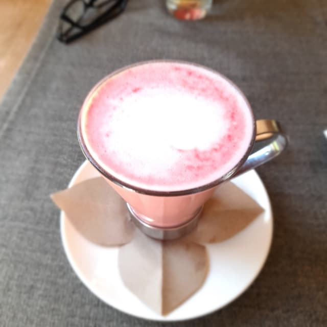 菜肴“Beetroot Latte”的照片
