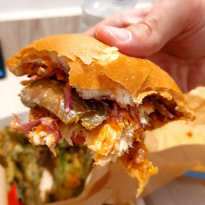 photo of Love Handle  Hot TiNDLE™ Chicken Burger shared by @nhwc on  19 Aug 2021 - review