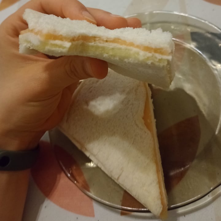 photo of La Vegana cantina Sandwich de miga pasión de jamón y queso shared by @aldyflorent on  03 Dec 2022 - review