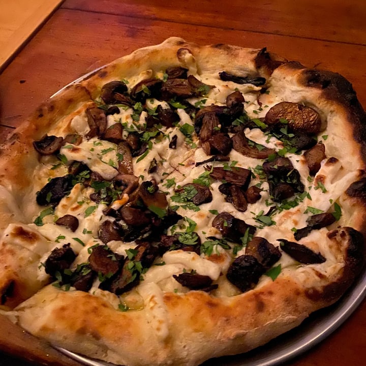 review photo of Lado V Pizza De Hongos shared by @1wandadeluca on 05 Jun 2022 - review