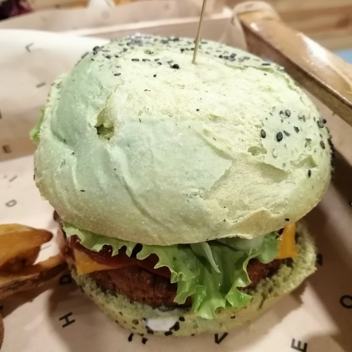 photo of Flower Burger Jungle burger shared by @fedefiona02 on  05 Jun 2022 - review