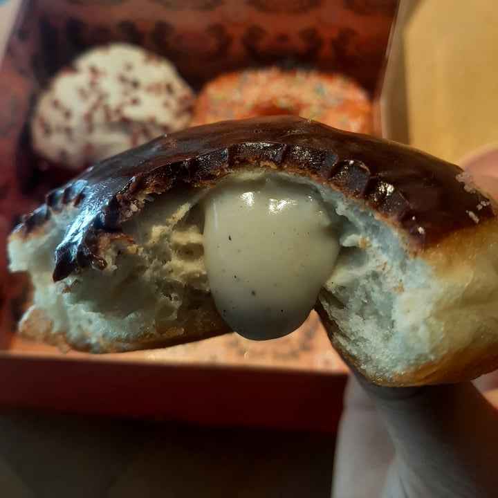 photo of Brammibal's Donuts Boston cream shared by @pugliavegan on  18 Apr 2022 - review