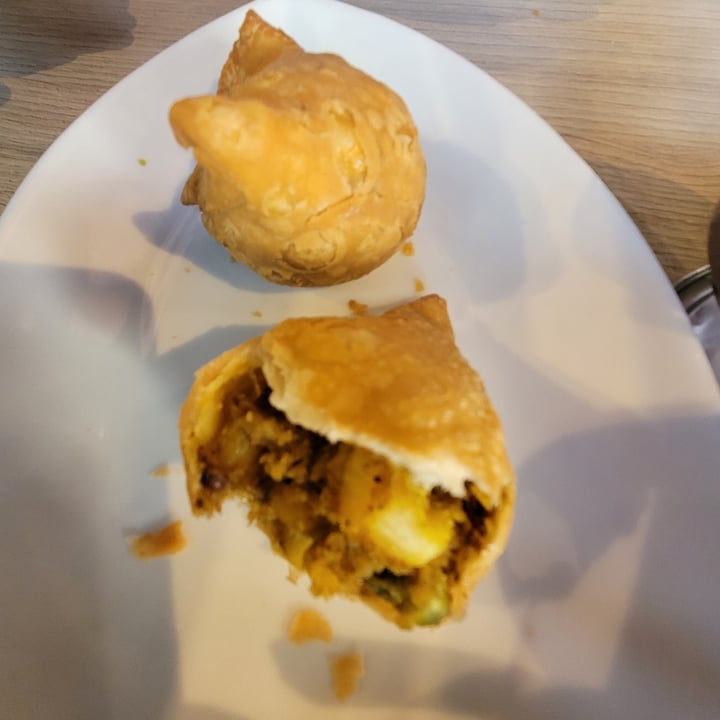 review photo of Curry's Culinária Indiana Samosa Tradicional shared by @dmf0803 on 12 May 2022 - review