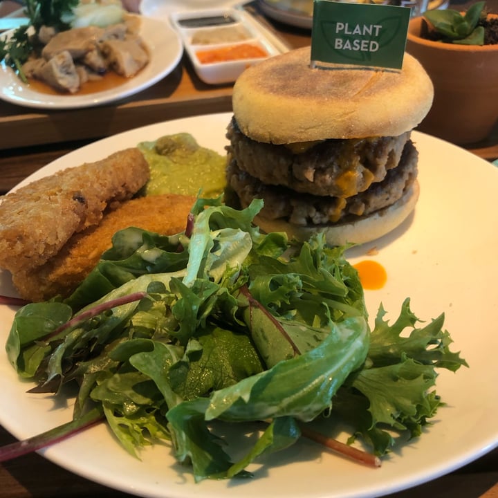 photo of Privé at Singapore Botanic Gardens Prive Sausage Muffin shared by @soy-orbison on  18 Apr 2022 - review
