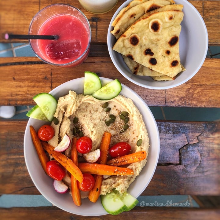 photo of BuenaVida 100% Vegan Pita, Hummus shared by @martinadibernardo on  29 Apr 2022 - review