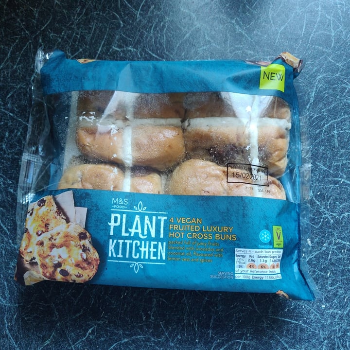 photo of Plant Kitchen (M&S) Vegan Fruited Luxury Hot Cross Buns shared by @sopheen on  21 Feb 2021 - review