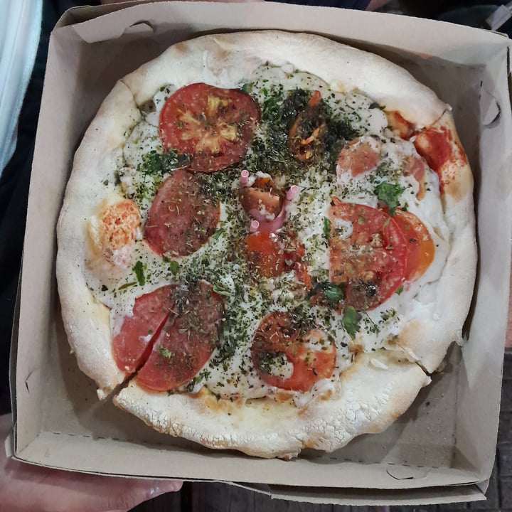 photo of Pizza & Birra Artesanal- cervezas Correntinas Pizzeta Margarita shared by @valenvalen on  27 Oct 2022 - review