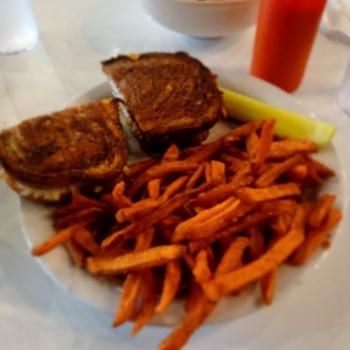 photo of The Owlery Restaurant Tempeh Reuben shared by @moozoogabba on  03 Sep 2022 - review