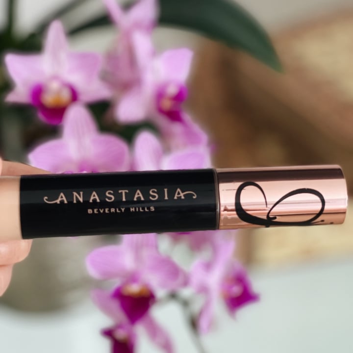 photo of Anastasia Beverly Hills Magic Touch Concealer shared by @nicolemdlp on  28 Feb 2022 - review