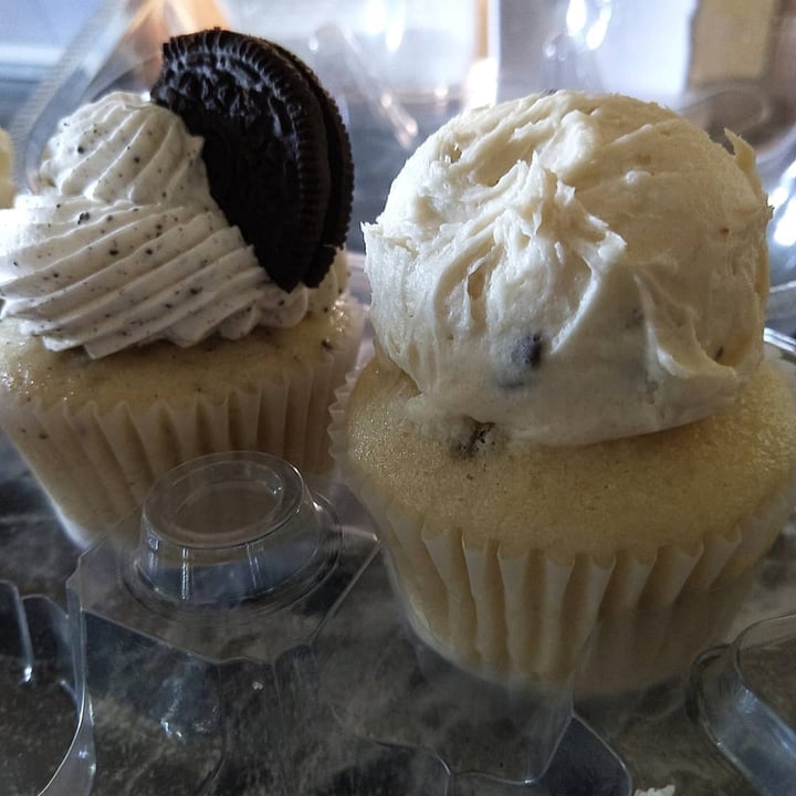 photo of Vegan East Chocolate Chip Cookie Dough Cupcake shared by @iheartanimals on  07 Sep 2020 - review
