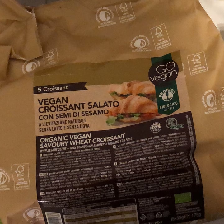 review photo of Probios Vegan Croissant Salato shared by @emanilardi on 06 May 2022 - review