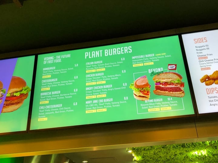 photo of Vedang @ Mall of Berlin vegan burger shared by @docleku on  03 Jan 2020 - review