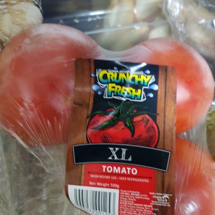 photo of Crunchy fresh XL Tomato shared by @poisonedivy on  18 May 2022 - review