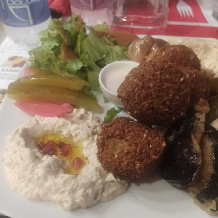 photo of Beirut Snack Piatto meze shared by @biancafurii on  16 Sep 2022 - review