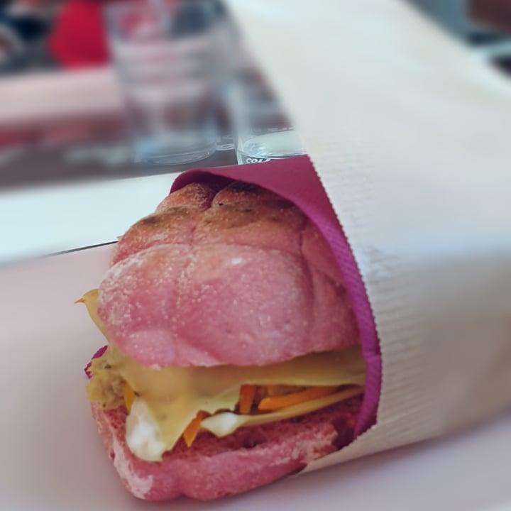 photo of Il chicco rosa Panino Alla Barbabietola shared by @alexbaccini on  15 Sep 2022 - review